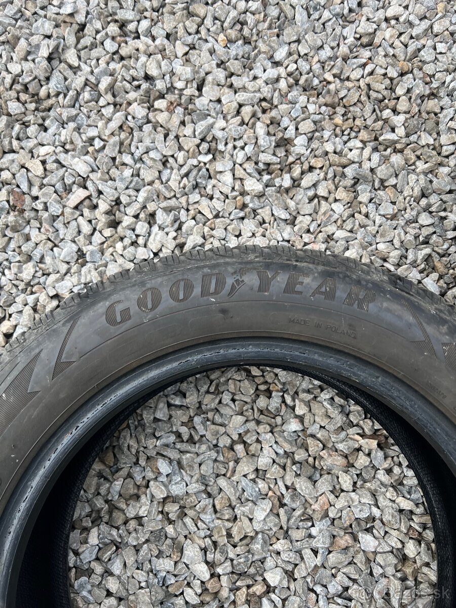 Goodyear UltraGrip9 185/60R15 zimné - 3
