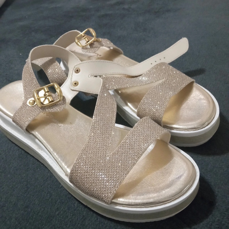 Zlaté sandálky - 3