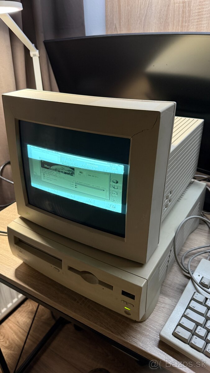 Apple Macintosh Performa 630 a Apple Monochrome display - 3