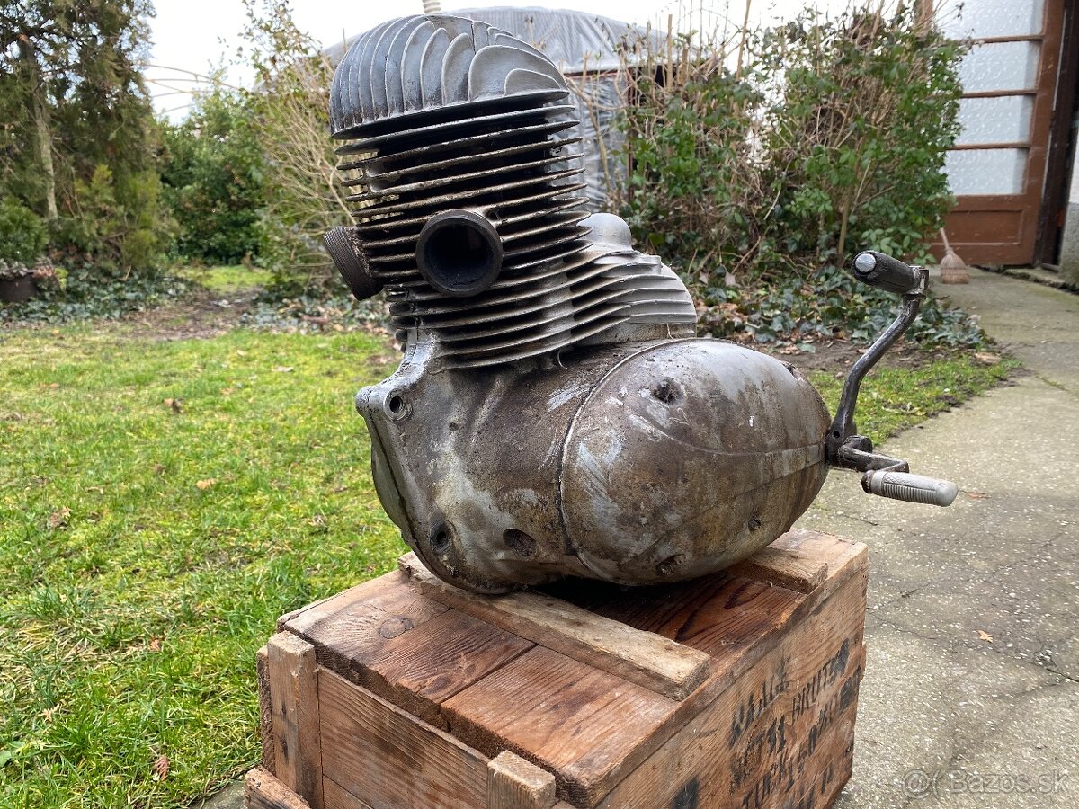 Motor Jawa Pérák 250 - 3