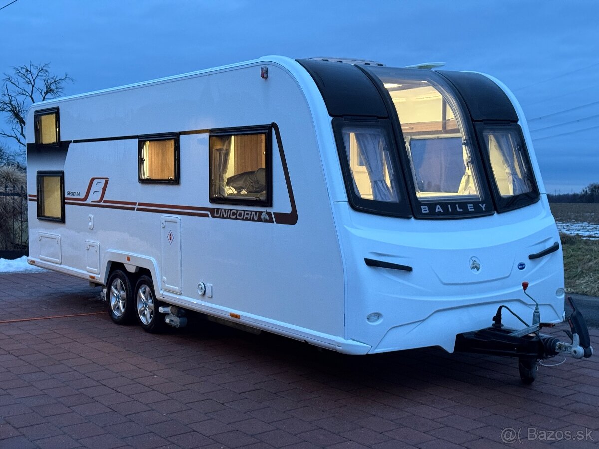 🔱 Anglicky karavan Bailey Unicorn Segovia rok 2018/19 | A - 3