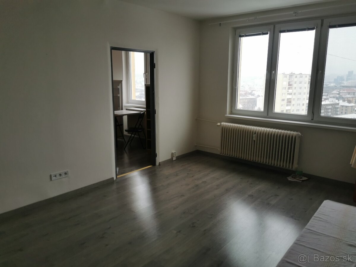 Južná trieda - veľký 3 izbový byt na predaj - 3