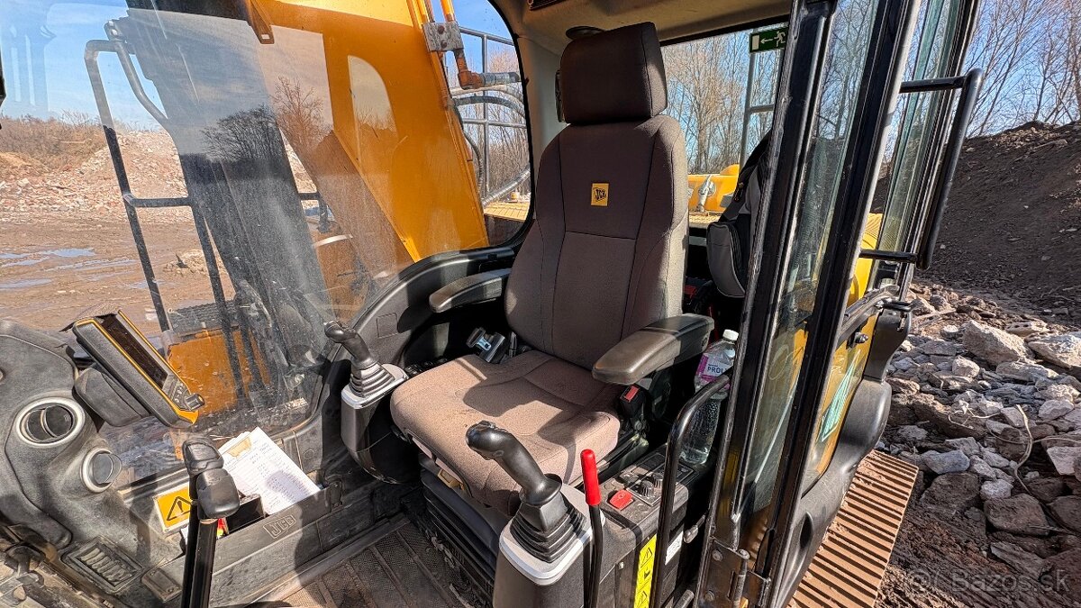 Prodám JCB JS 220 T4F - 3