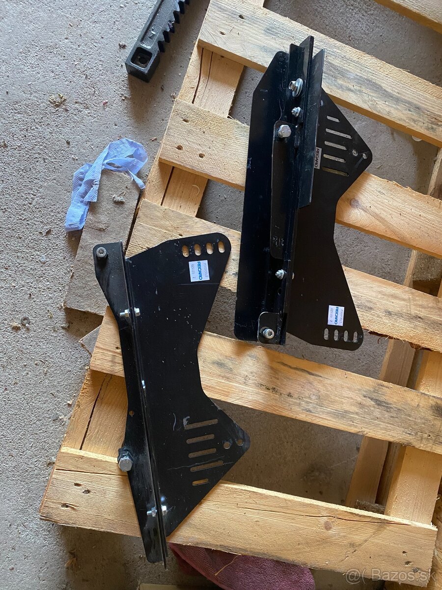 PREDAM drziaky sedaciek RECARO BMW - 3