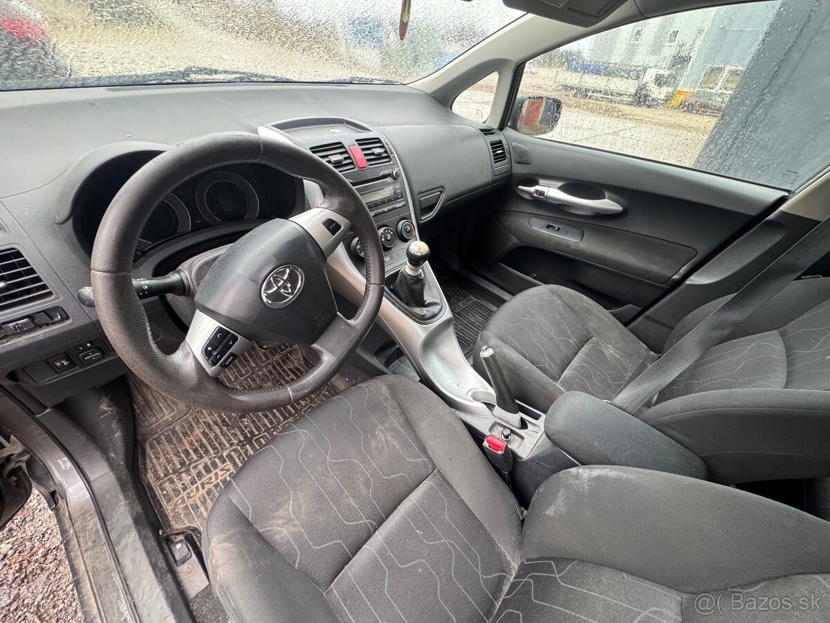 Toyota auris 2010 - 3