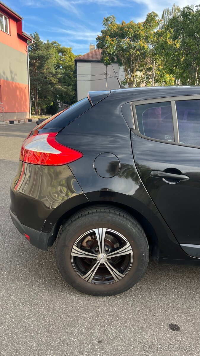 Renault megane 2011 - 3