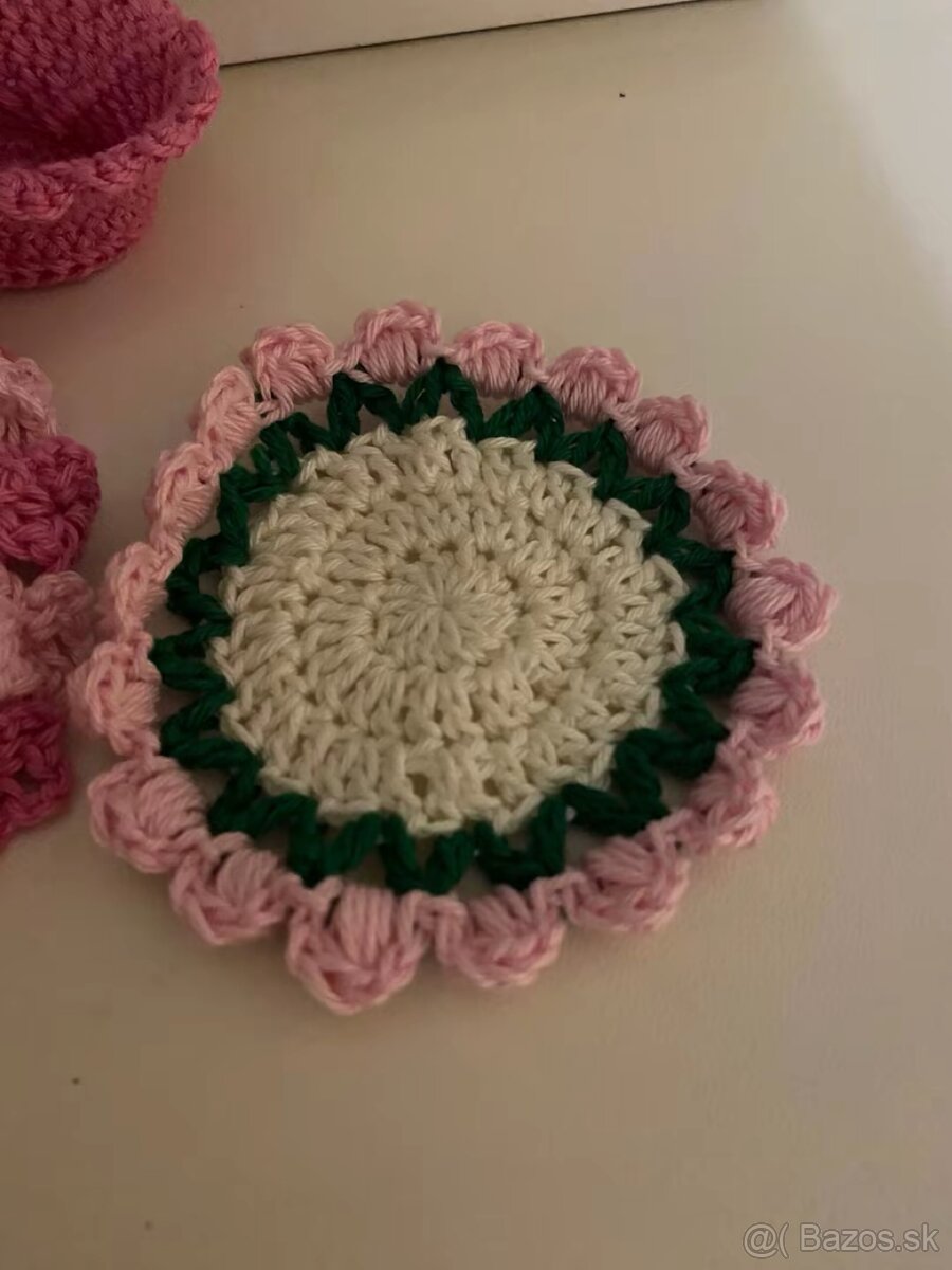 Hačkované podšálky v tvare kytice - 3