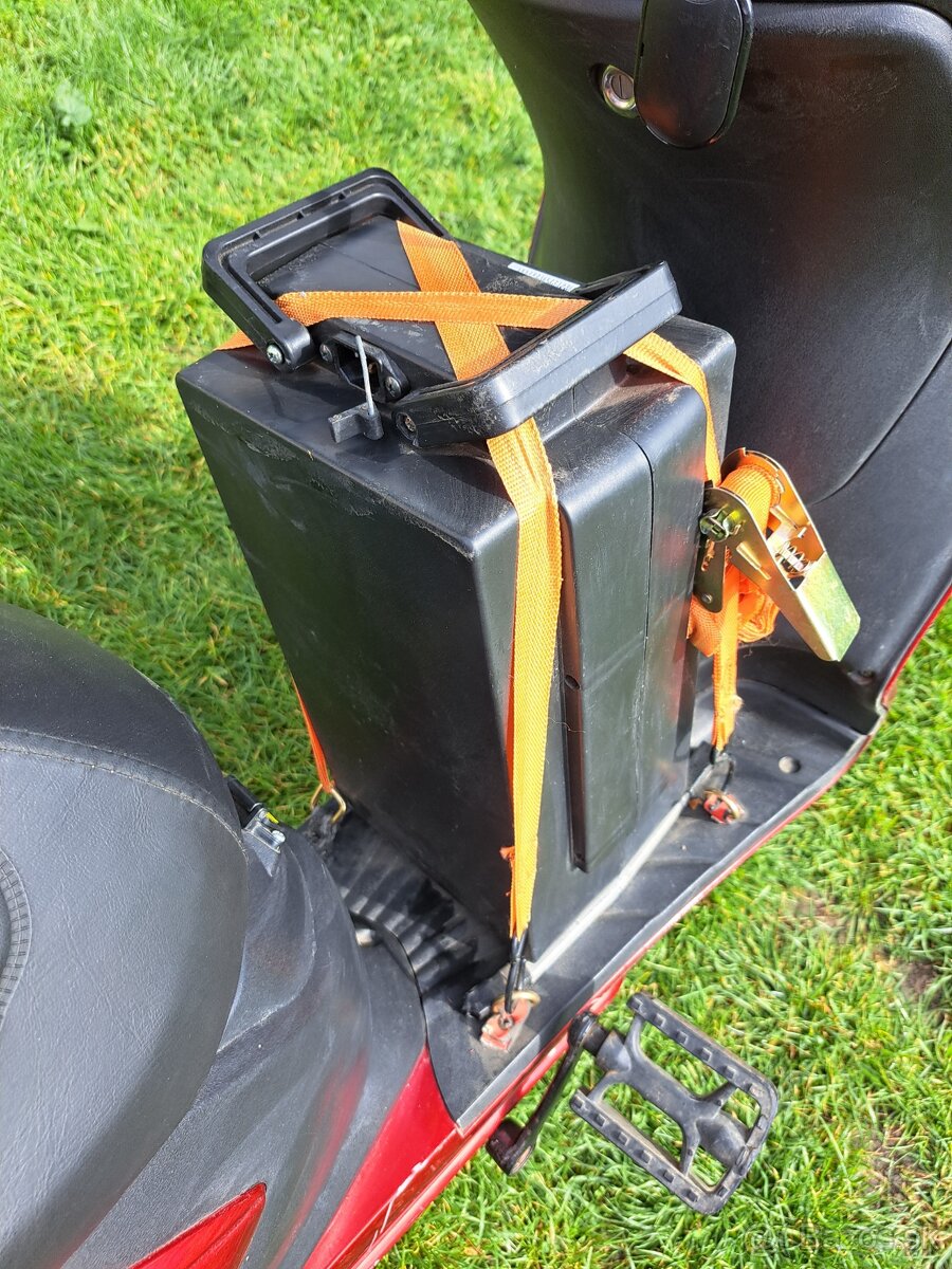 Elektrický skuter z dvoma batériami. - 3