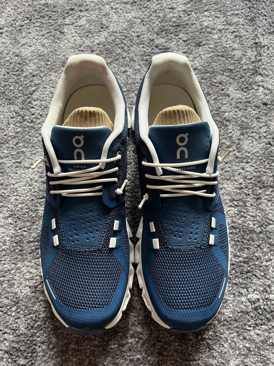 On Running, model Cloud 5, velikost 37,5 - 3