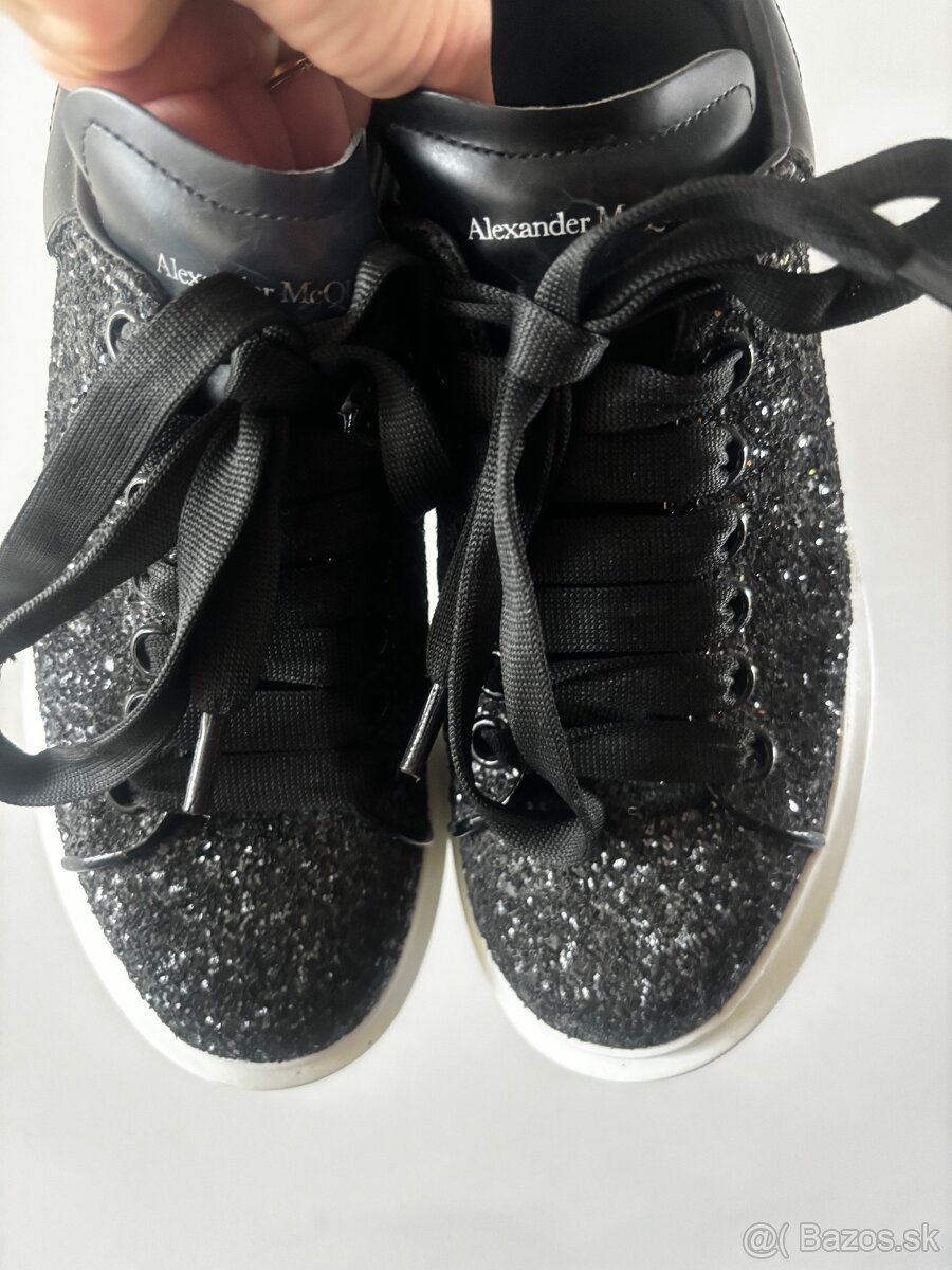 Alexander McQueen,37 - 3