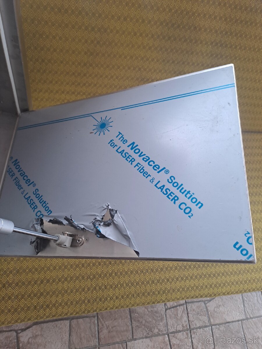 Žľab na bielizeň/zásobník s dvermi na - špinavé prádlo 1600€ - 3