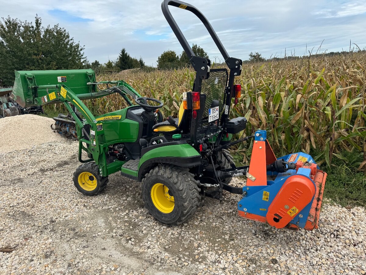John Deere 1026r s čelným nakladačom a s špz - 3