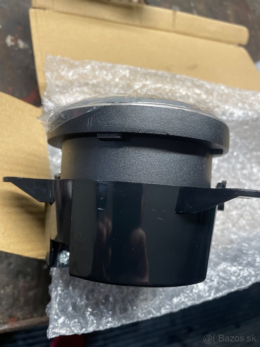 PREDAM SVETLO DO NARAZNIKU.