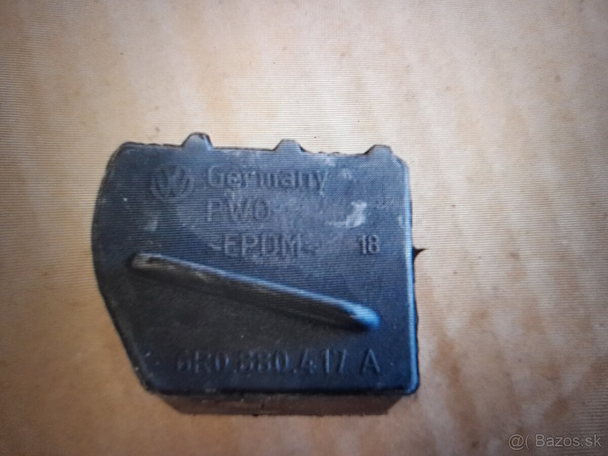 Predam na VW polo 6R rv.09-17 kabelaz,mriezku,gumu,motorcek - 3