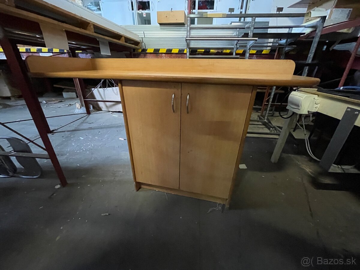 Skrinka s pultom - 3