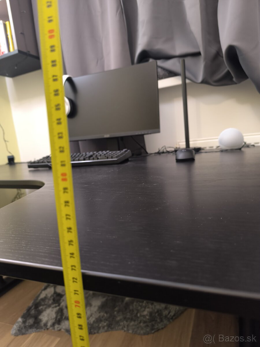 Kvalitný kancelársky stôl BEKANT - 3