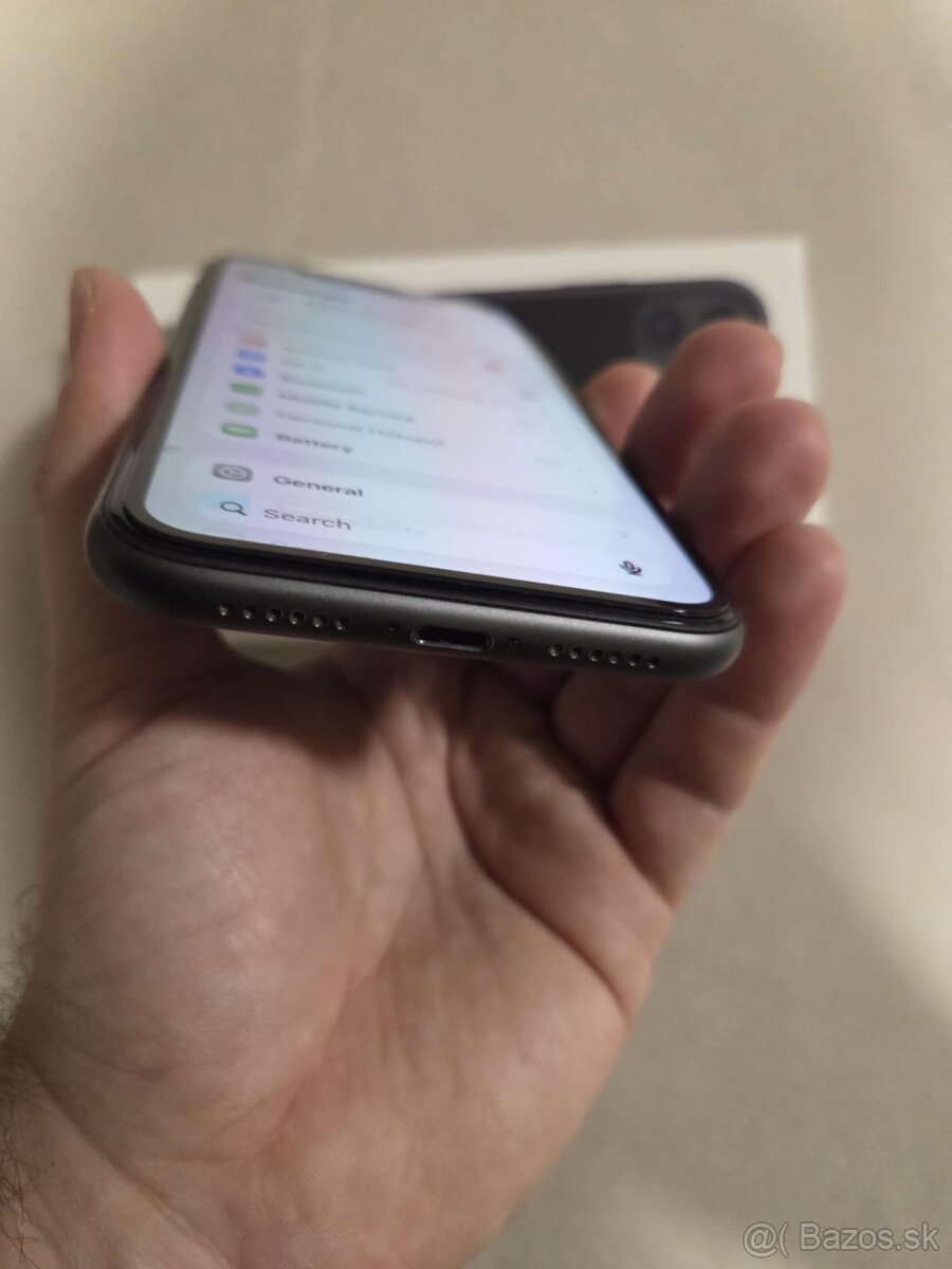 iPhone 11, 64 GB, čierny – výborný stav - 3