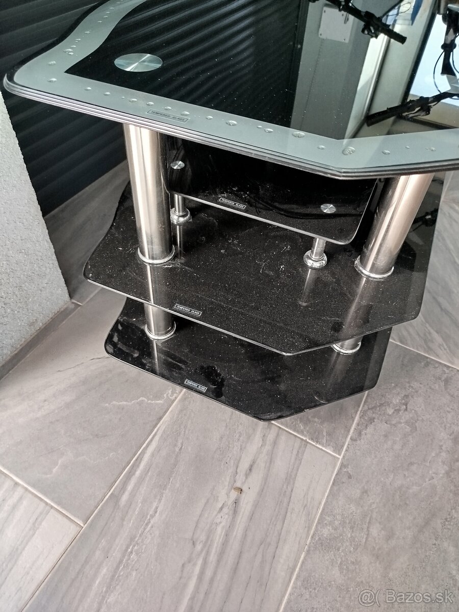 Tv stolík skleneny - 3