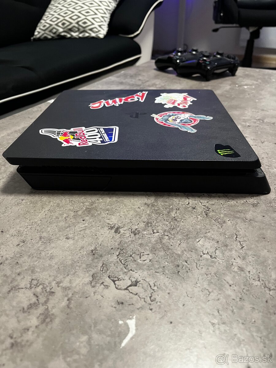 PS4 Slim - 3