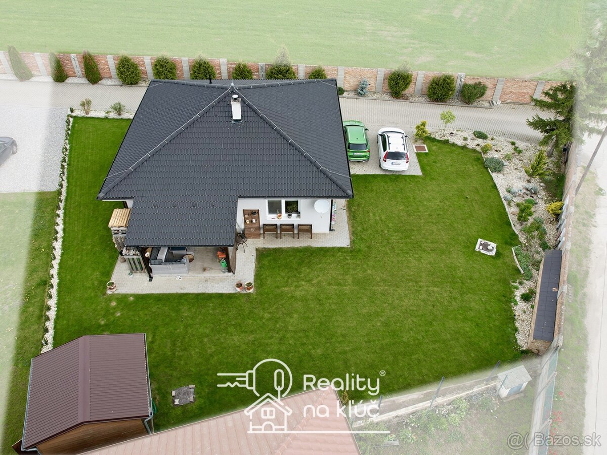 Na predaj krásny 3-izbový rodinný dom s terasou v súkromnej - 3