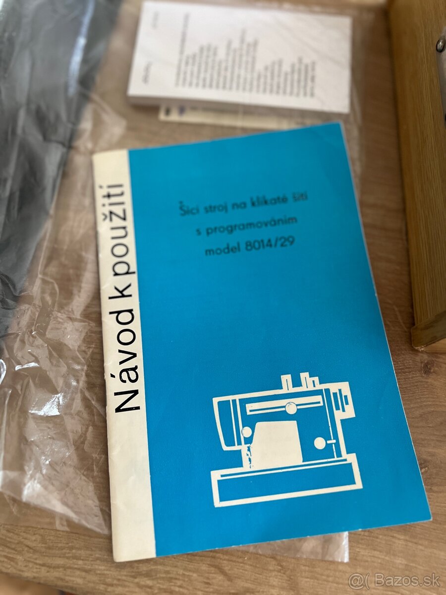 Retro kufríkový šijací stroj - 3