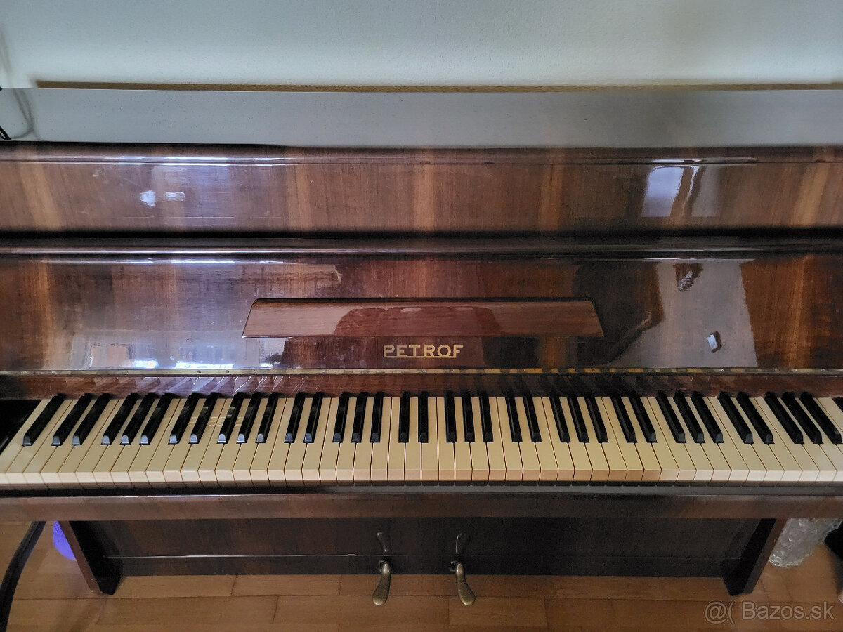 Klavír PETROF - 3