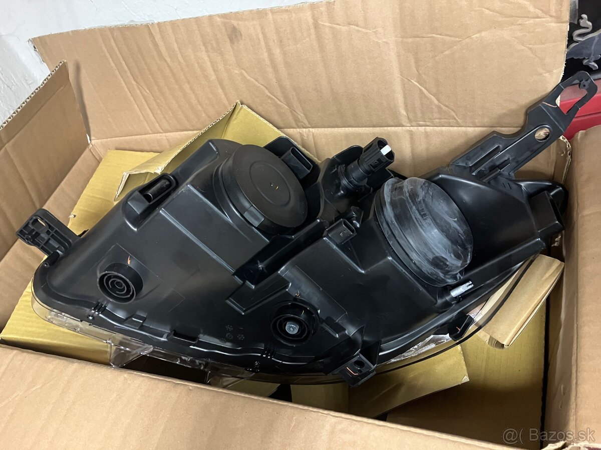 Peugeot 301 2018 predné svetlo - 3