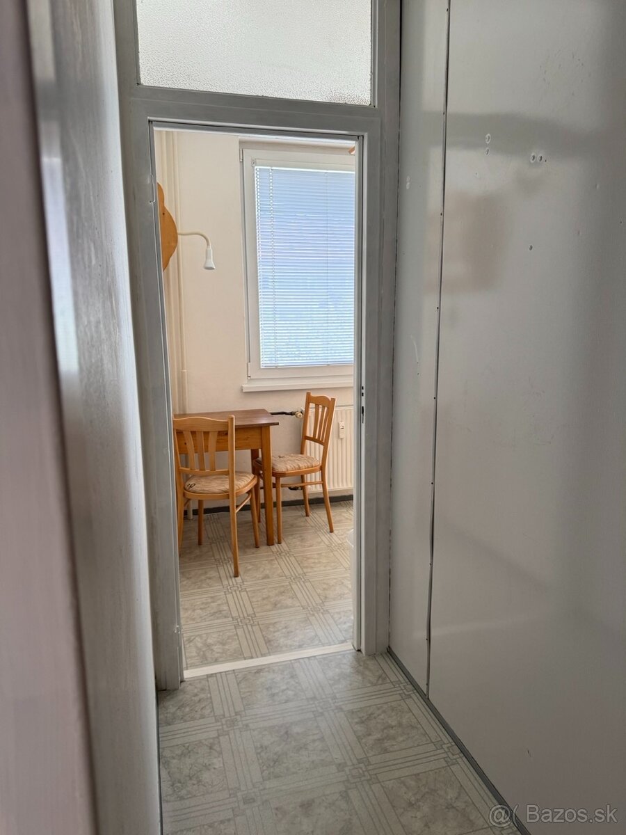 1-zbový byt s balkónom na M. Marečka - 3