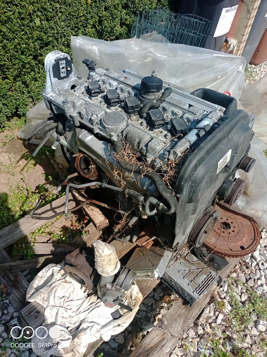 Motor 2,5T benzín Volvo - 3