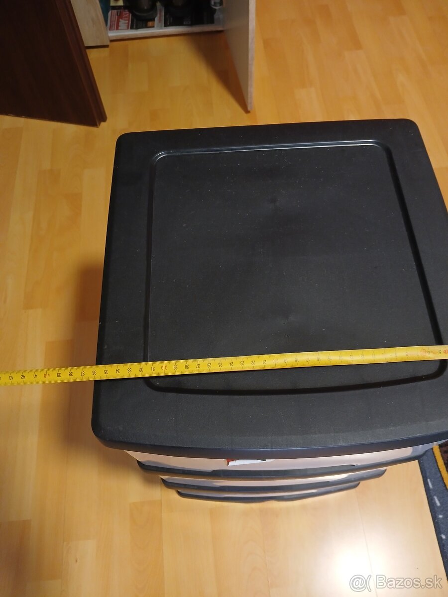 Predám plastový troj box - 3