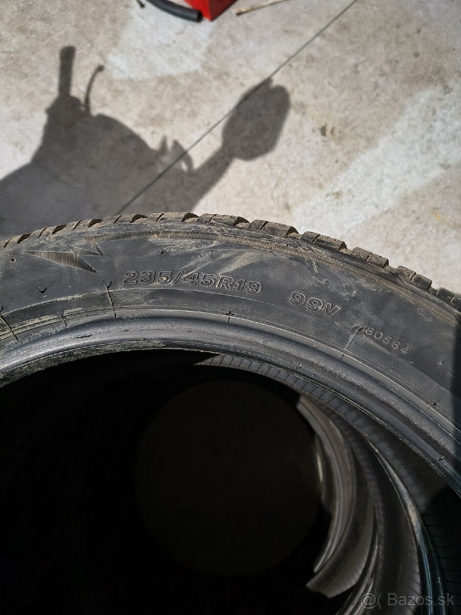 Predám pneu 235/45R19 - 3