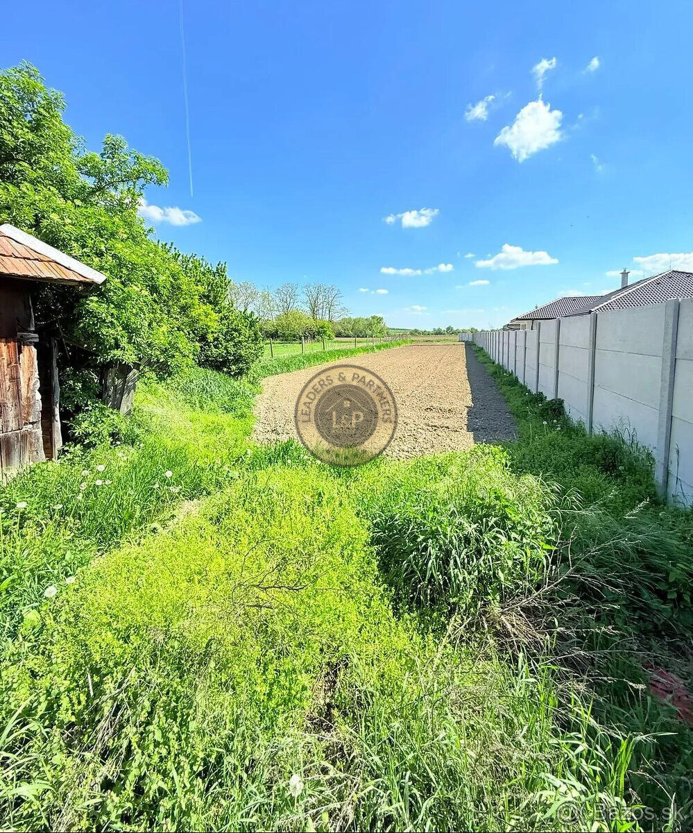 Pozemok na výstavbu domu, Malé Zálužie, IS pred pozemkomMalé - 3