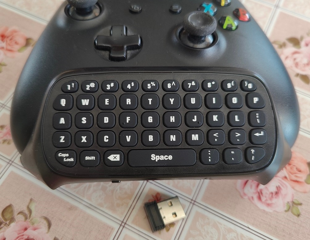 Xbox prislusenstvo - ovladac, akumulator, klavesnica... - 3