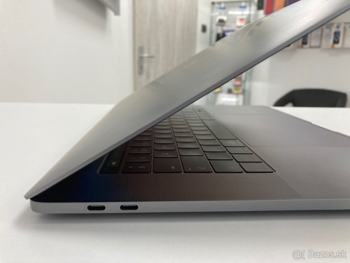 Apple MacBook Pro 15"2017 Space Gray 16GB/512GB - 263 cyklo - 3