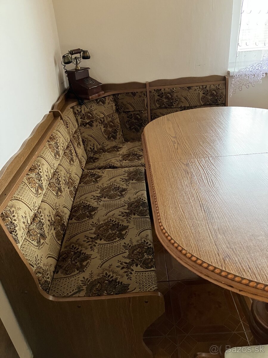 Rohová kuchynská lavica, stôl a 3 stoličky - 3