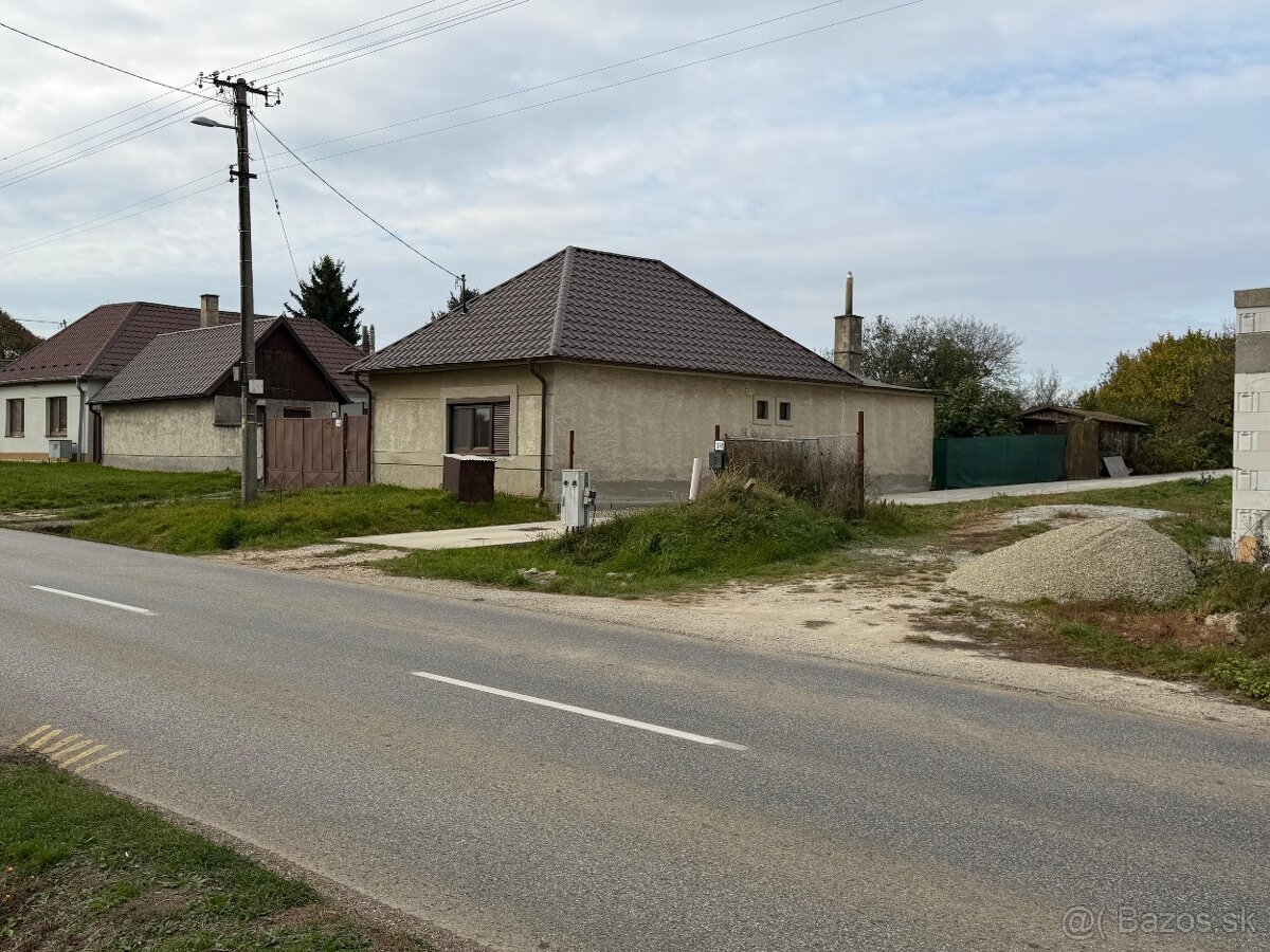 Na predaj rodinný dom s veľkým pozemkom, Pata - 3