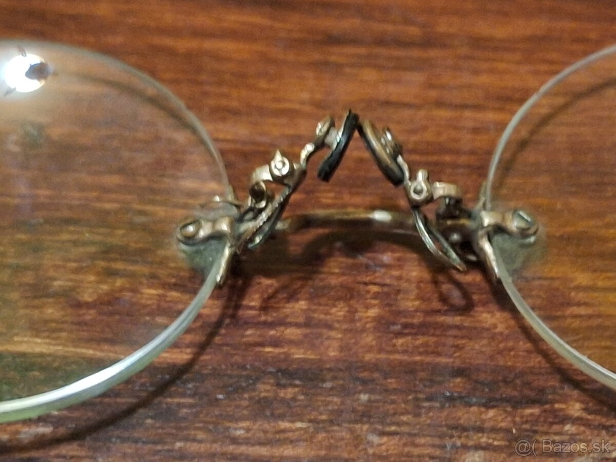 Staré okuliare na nos - 3