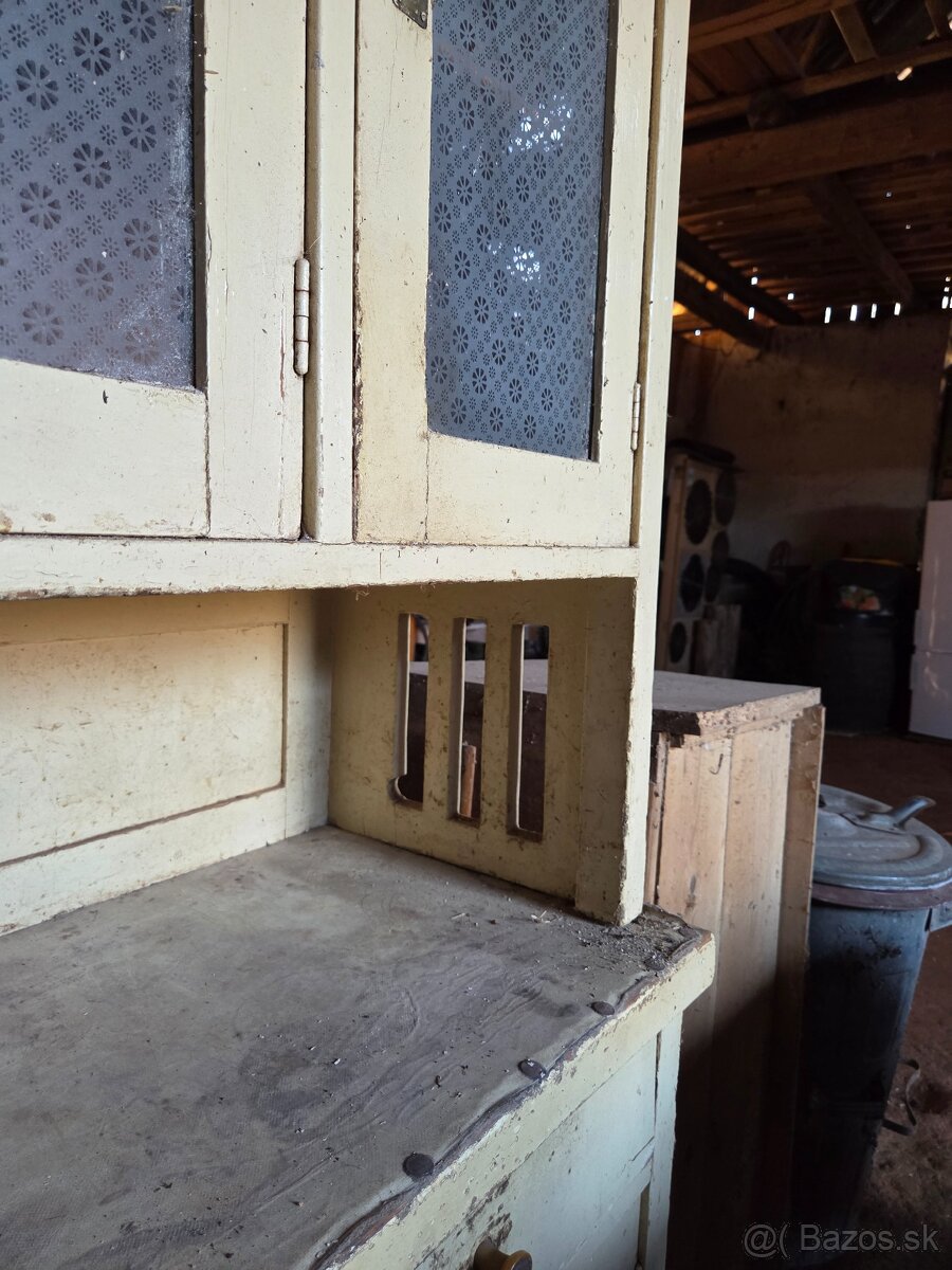 Kuchynský kredenc - 3