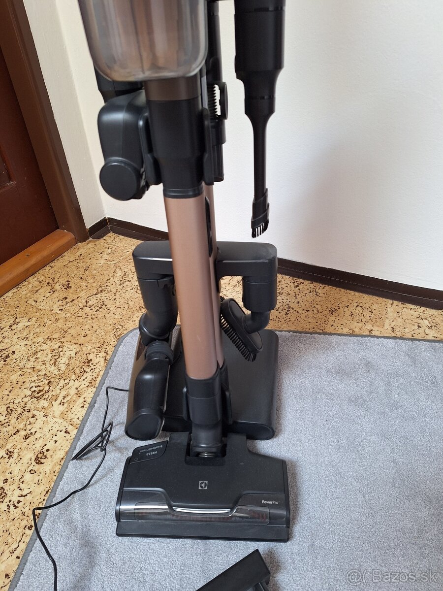 Tyčový vysávač Electrolux - 3