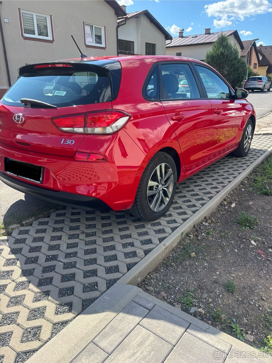 HYUNDAI i30 1.6 CRDI 85kw 6-stupňová - 3