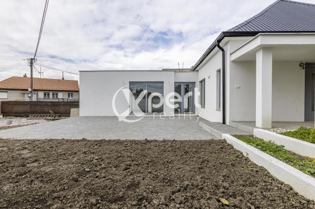 Úžasný Rodinný Dom v obci Tomášikovo - 3