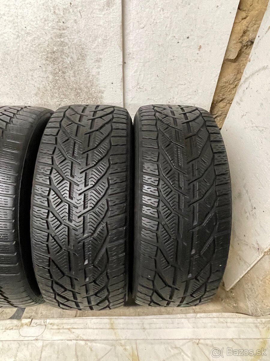 Zimné 235/45 R18 - 3
