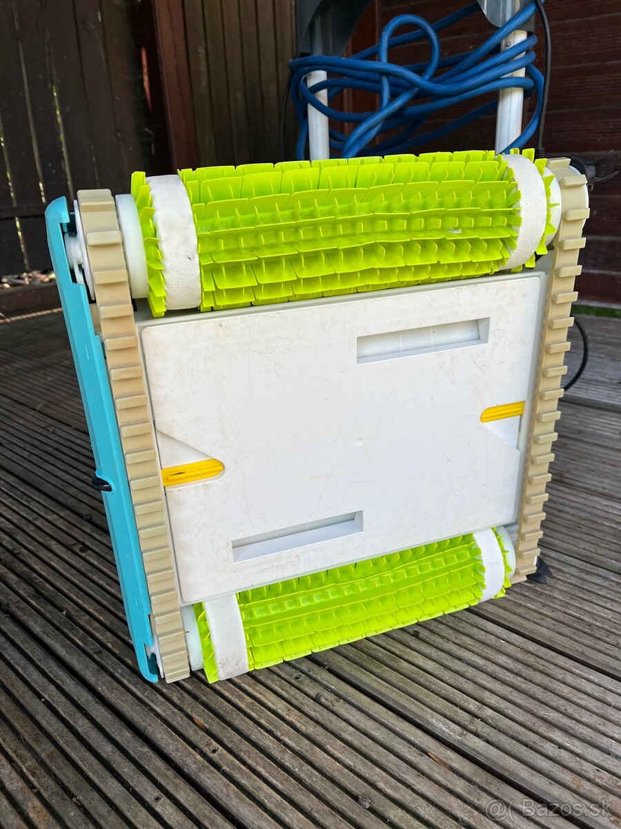 Bazénový samochodiaci vysávač Dolphin Moby - 3