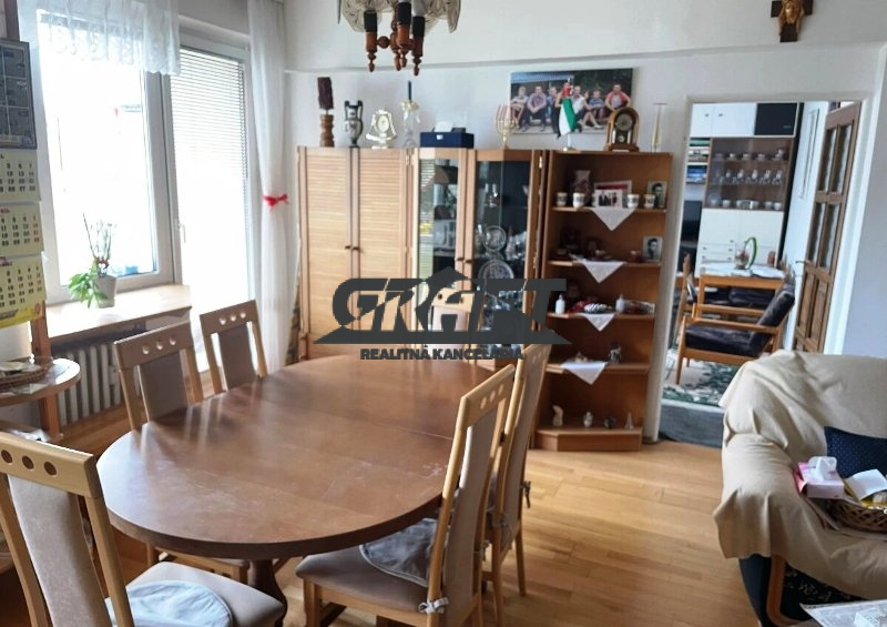 Svetlý, čiastočne zrekonštruovaný 4-izb. byt Svetlá ul. - BA - 3