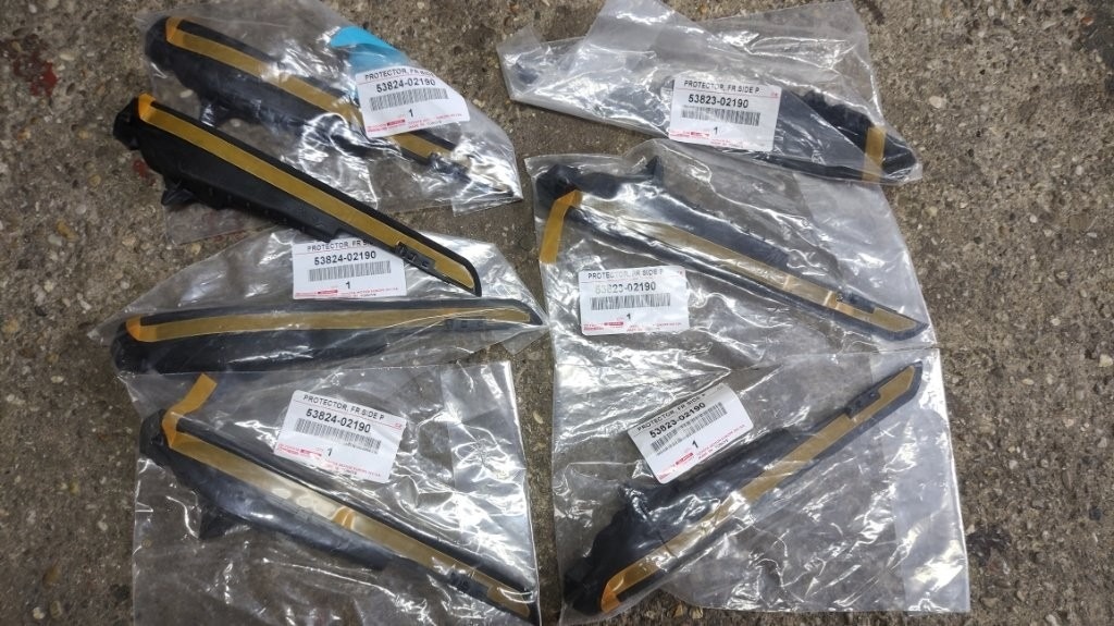 Toyota Corolla XII E21 2018 - kryt torpeda lista blatnik - 3