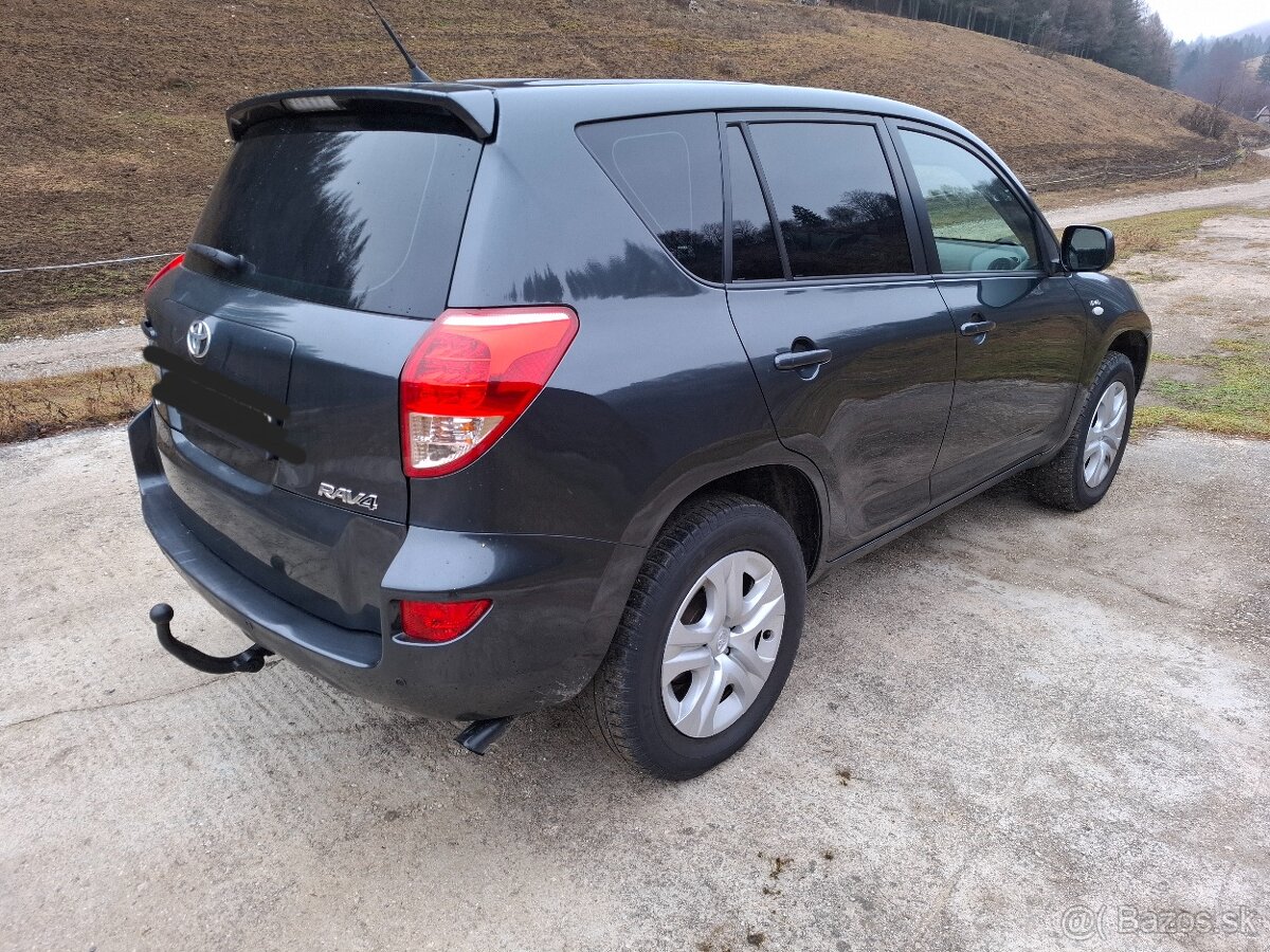 Toyota rav4 2,2 100kw - 3