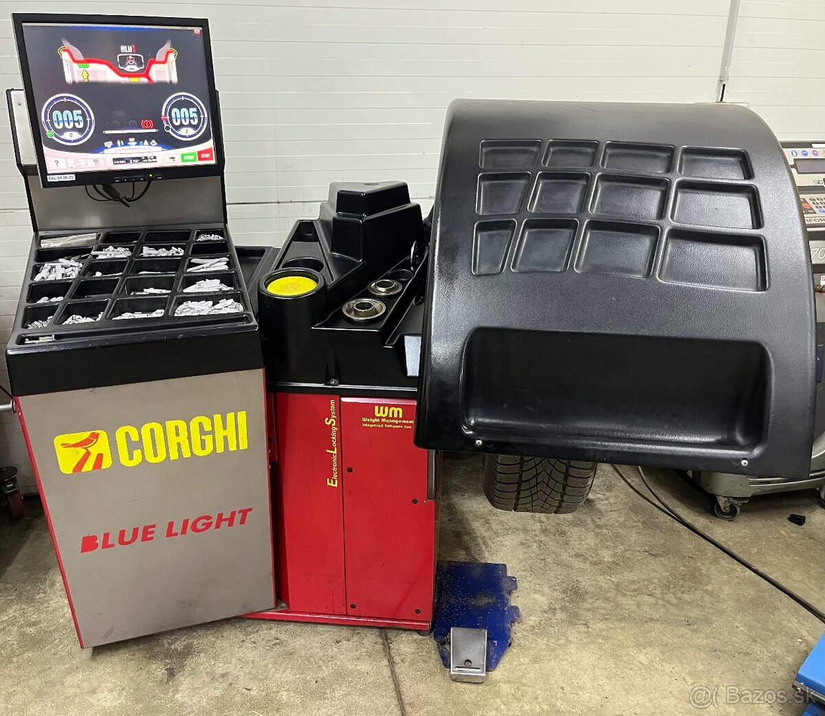 Vyvažovačka CORGHI EM 8470 Blue Light ELS - 3