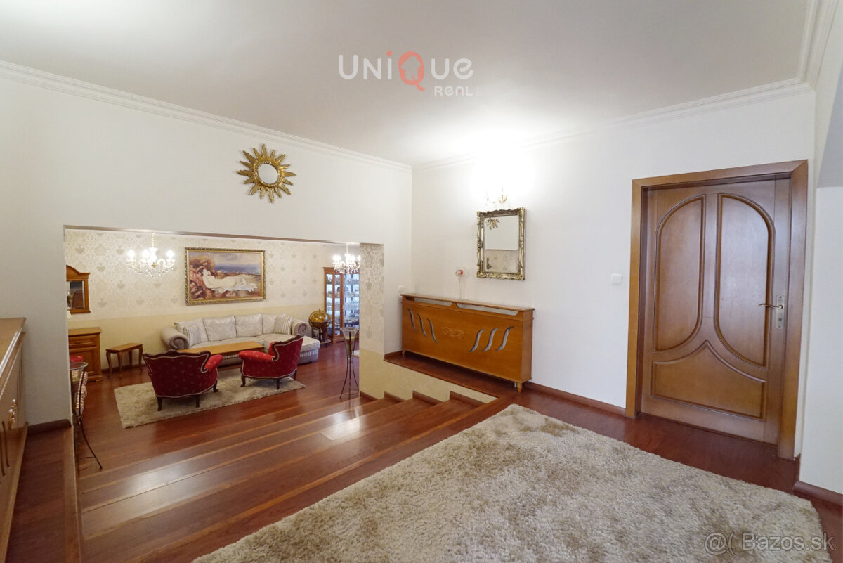 Na predaj kompletne zariadený rodinný dom s bazénom - 3