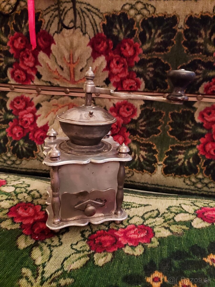 PREDÁM NÁDHERNÝ NETRADIČNÝ MLYNČEK NA KÁVU - 3