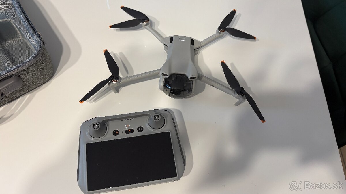 Dron DJI Mini 3 Fly More Combo (DJI RC) - 3